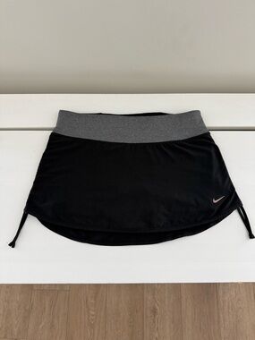 Nike Dri-FIT Skort Size Small Black Gray Athletic Tennis Running Skirt